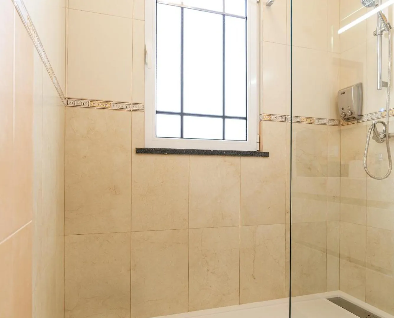 בית נופש הוילה קלייטה Casa Agrela By Rent2U, Lda