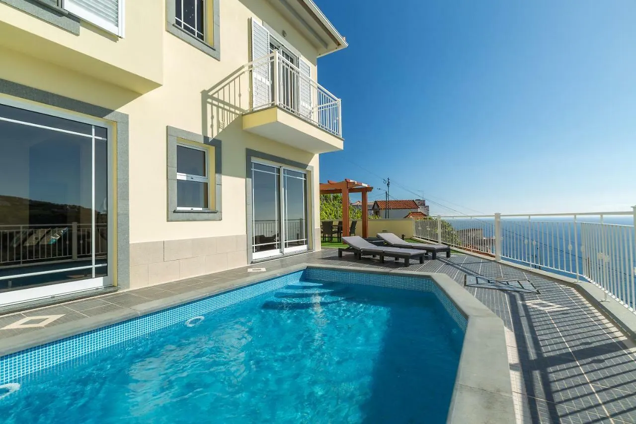 הוילה קלייטה Casa Agrela By Rent2U, Lda